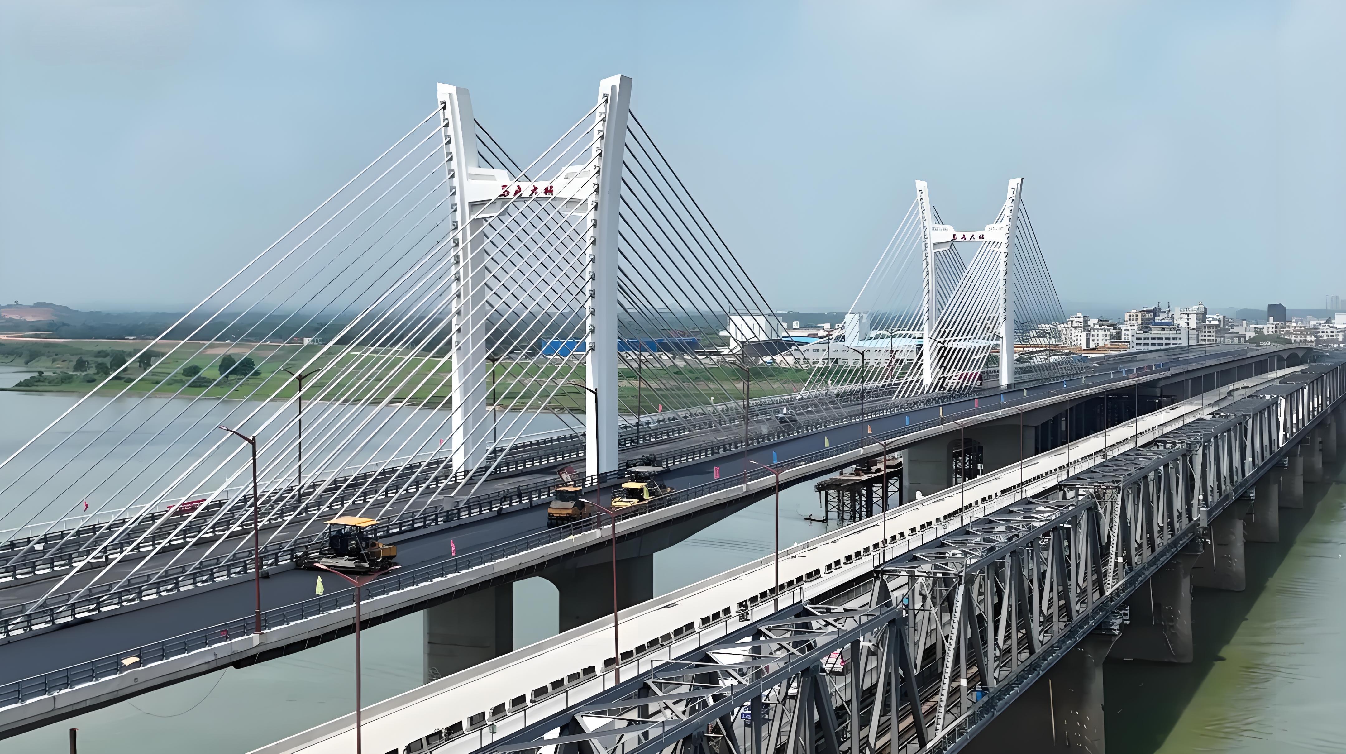 从“厚重易裂”到“薄轻强韧”：UHPC桥面板的综合应用优势解析